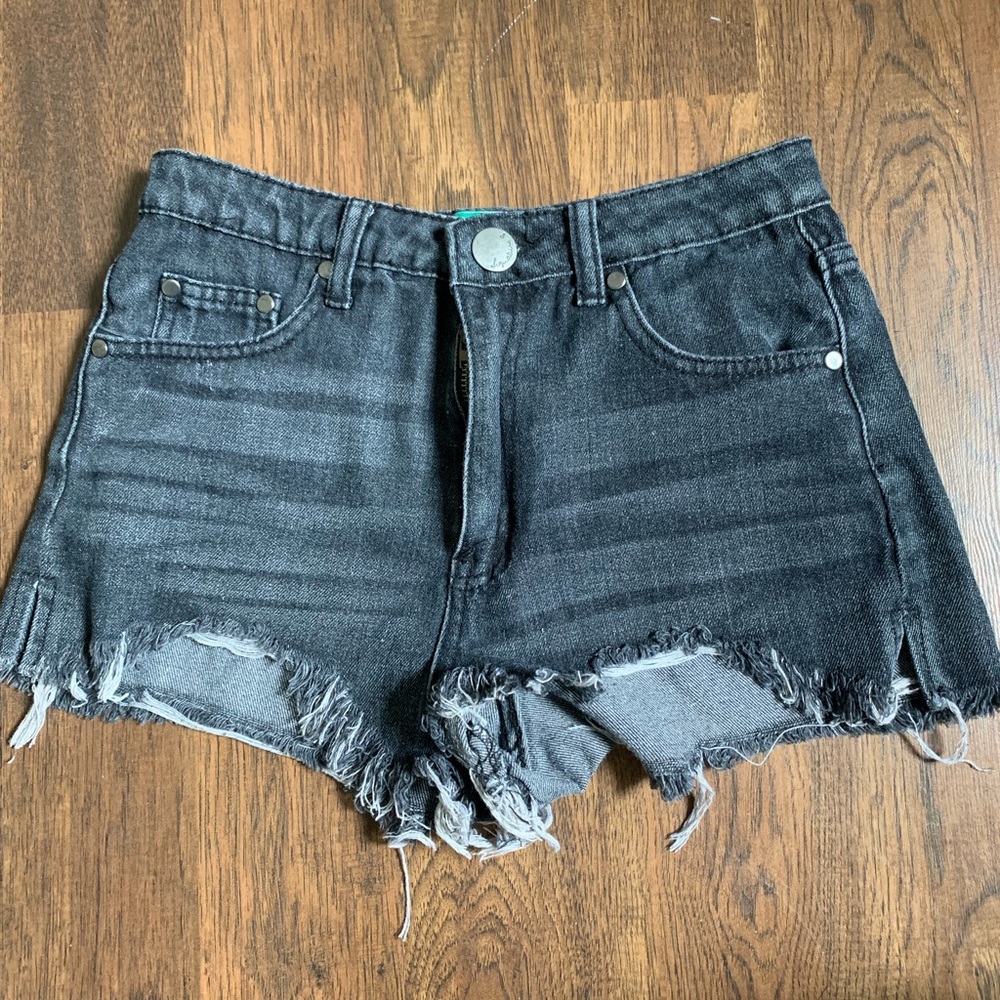 Signature 8 Black Shorts